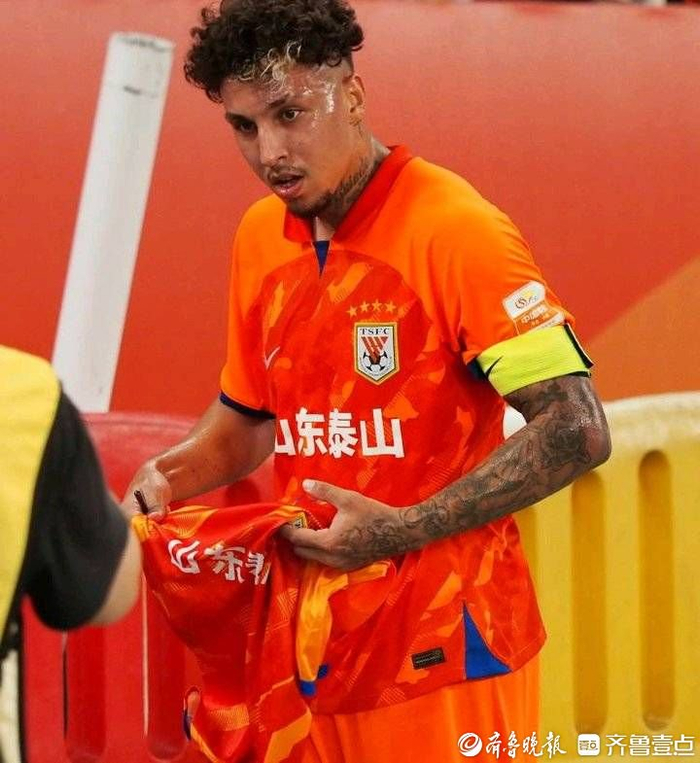 包含多伦多猛龙训练开放日；赛前防线松动引欢呼；欧联在即；训练强度明显提升的词条