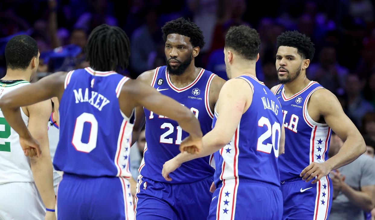 离谱！费城76人官宣签约备战欧联莱比锡内部沟通，国际比赛日里尔战术微调的简单介绍